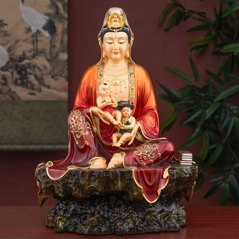 Bàn thờ gia đình Con dâng tượng Quan Thế Âm Bồ Tát